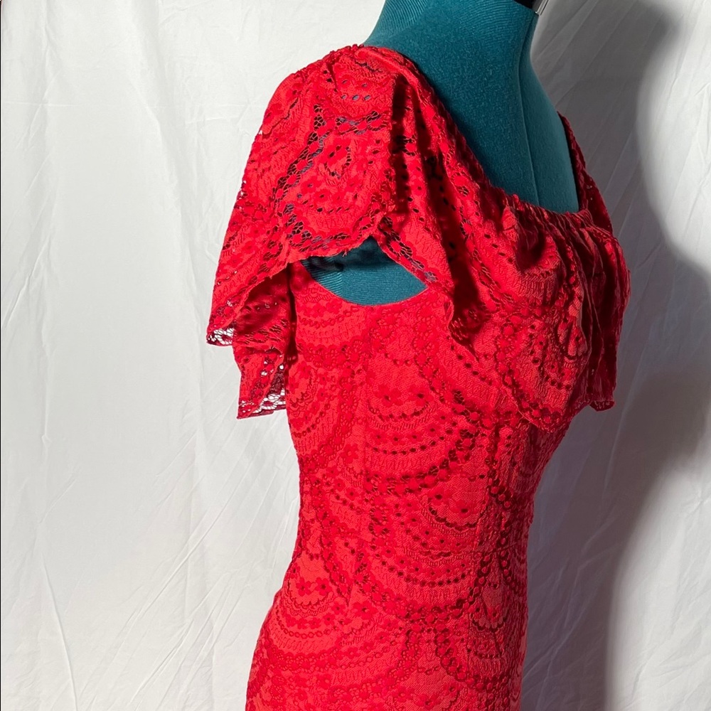 Gorgeous red party dress!